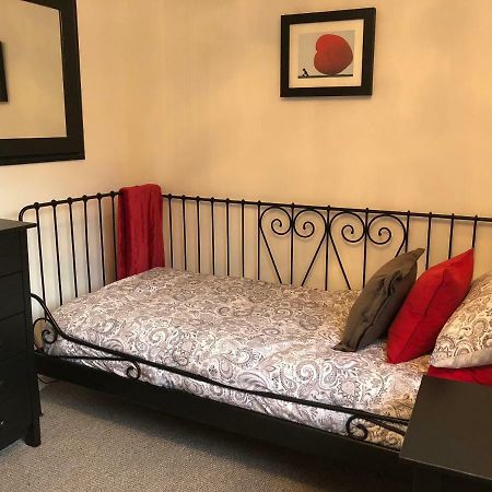 1 Silkin Serviced Accommodation Нютън Айклиф Екстериор снимка