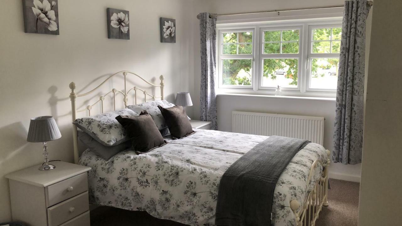 1 Silkin Serviced Accommodation Нютън Айклиф Екстериор снимка