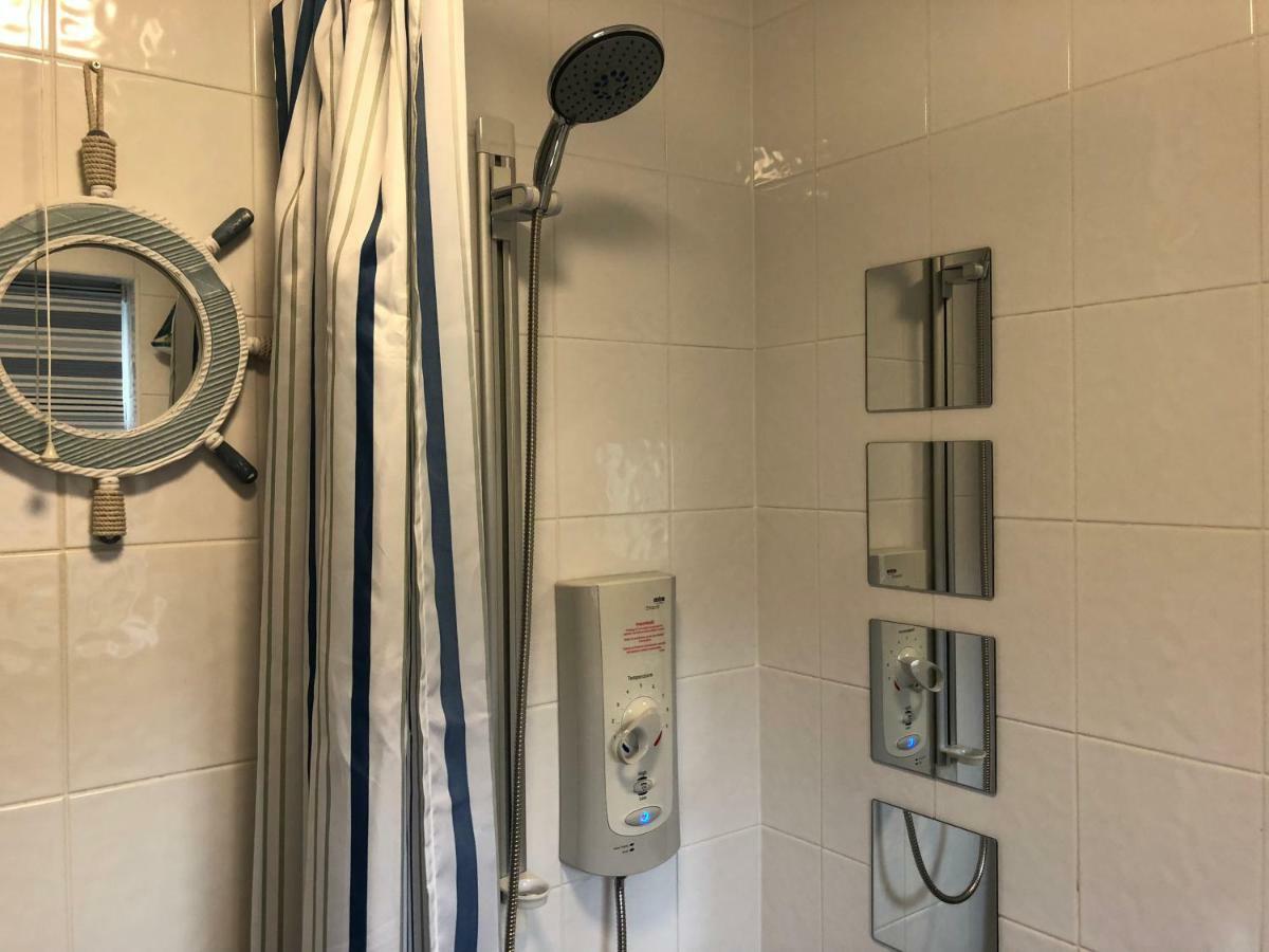 1 Silkin Serviced Accommodation Нютън Айклиф Екстериор снимка
